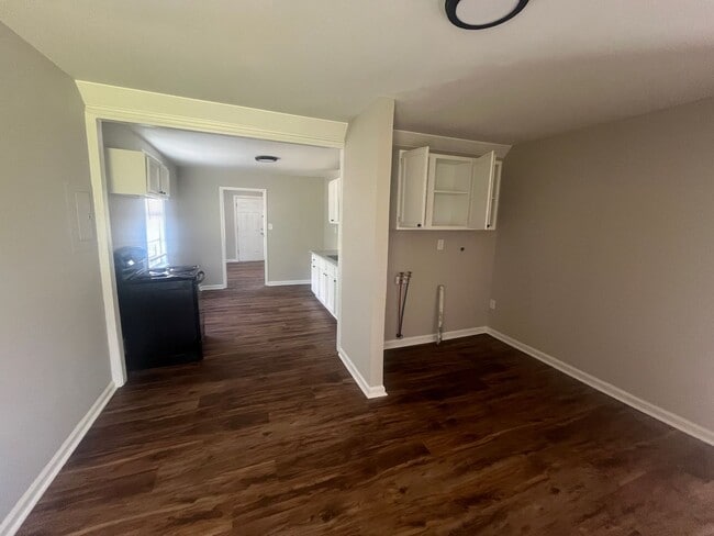 Building Photo - Freshly remodled 3 BR 1 Bath home