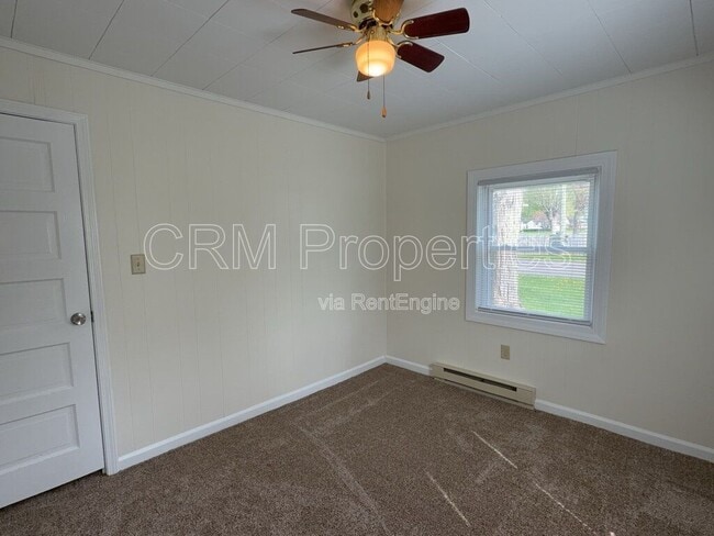 Building Photo - 823 N Western Ave