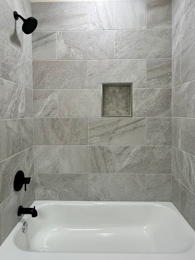 Building Photo - 492 Lundee St