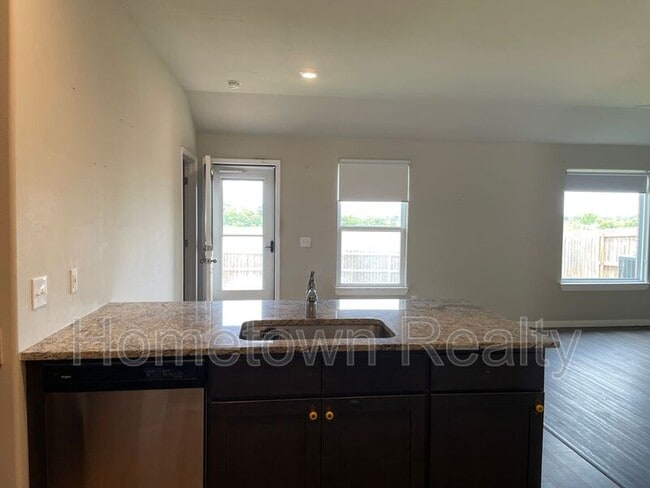 Building Photo - 1712 Vermilion Ln