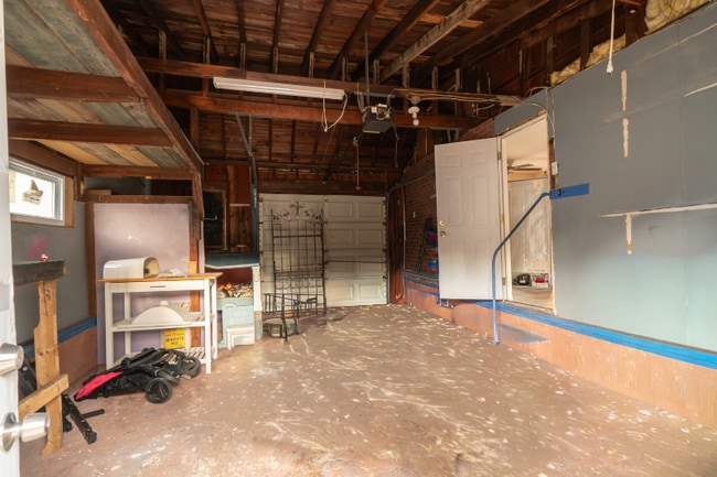 Building Photo - 104 Geissinger Ave