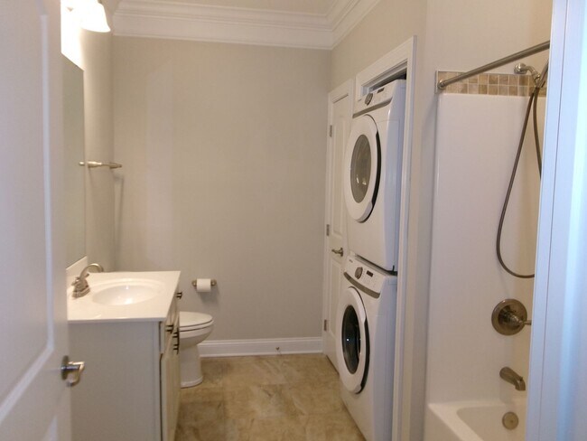 Building Photo - 1 bedroom condo in Queens Harbour