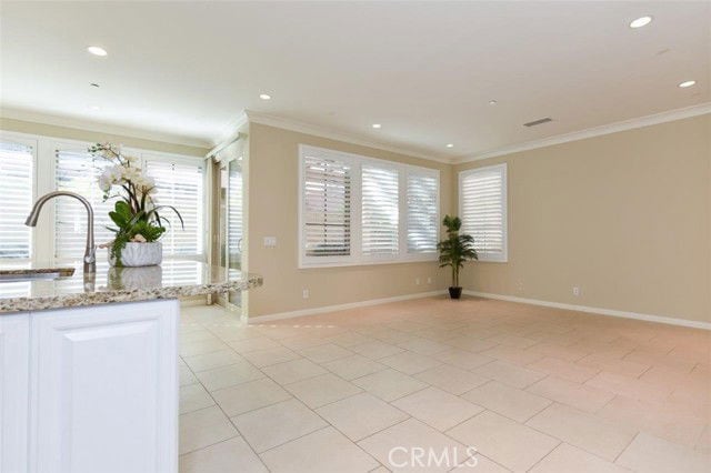 Building Photo - 107 Bianco