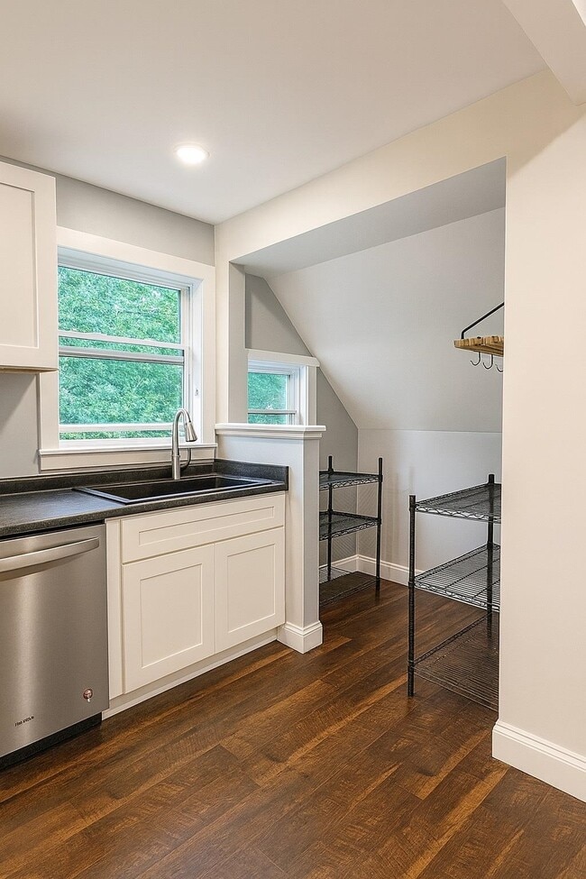 Building Photo - 84 Park St