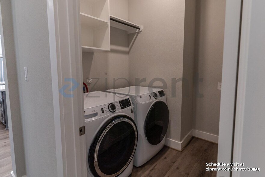 Building Photo - Unit