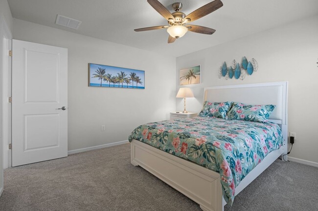 Building Photo - Luxury Living for Lease – 5BR Home with Of...