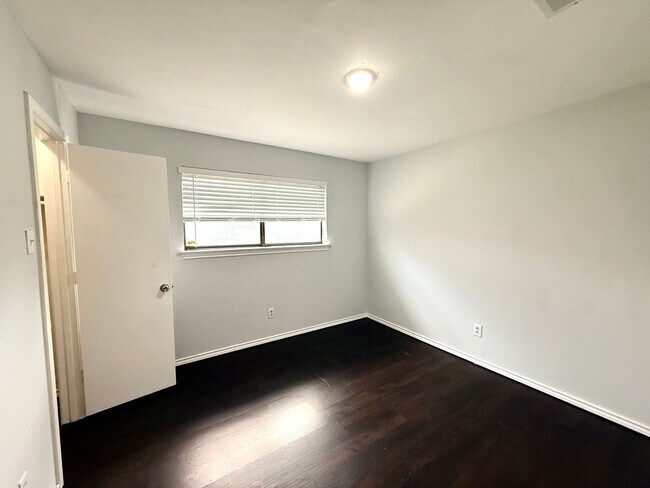 Building Photo - 1020-1022 Vera Court