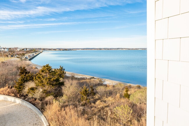 Building Photo - 1025 Flying Point Rd