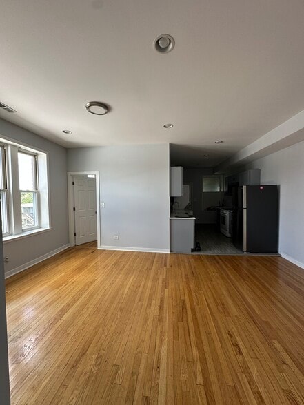 Living area 2 - 3626 W Polk St