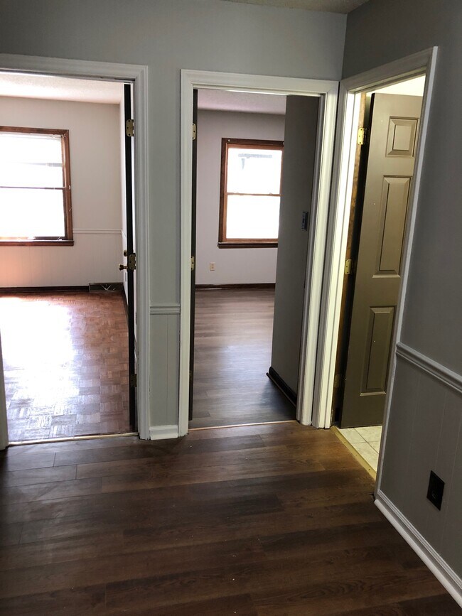 Building Photo - 826 Hillcroft Pl