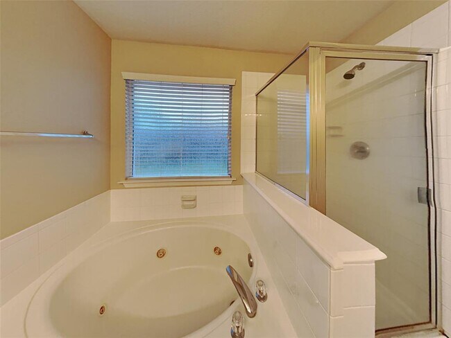 Building Photo - 3318 Falcon Trail Dr