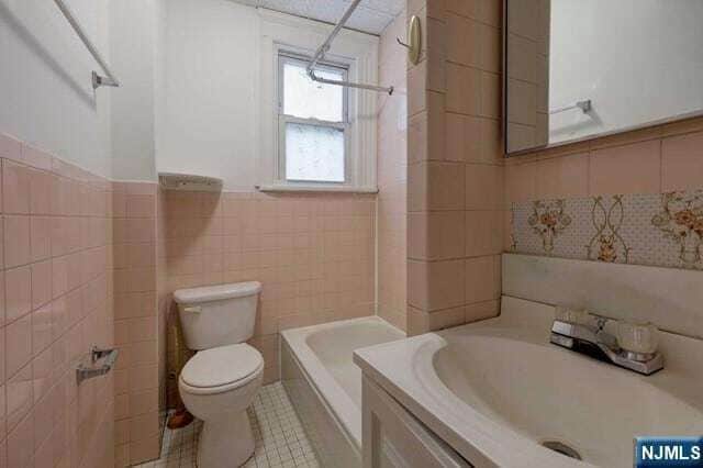 Building Photo - 58 Westervelt Ave