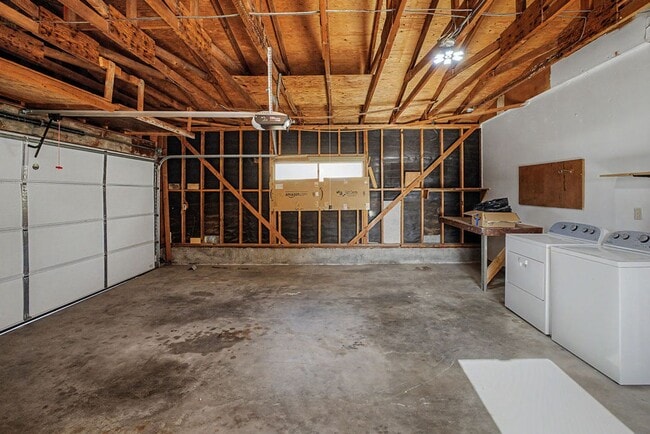 Building Photo - Rare 3 Bed, 2 Bath Home in Upper Seaside Cul-de-Sac with Spacious Yard