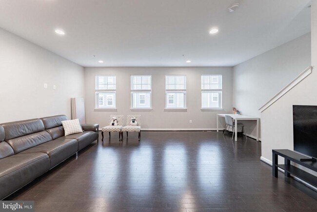 Building Photo - 14302 Potomac Heights Ln