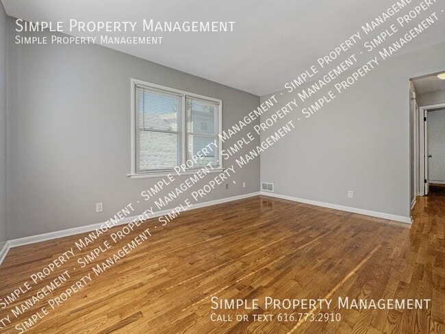 Building Photo - 535 Howard St SE