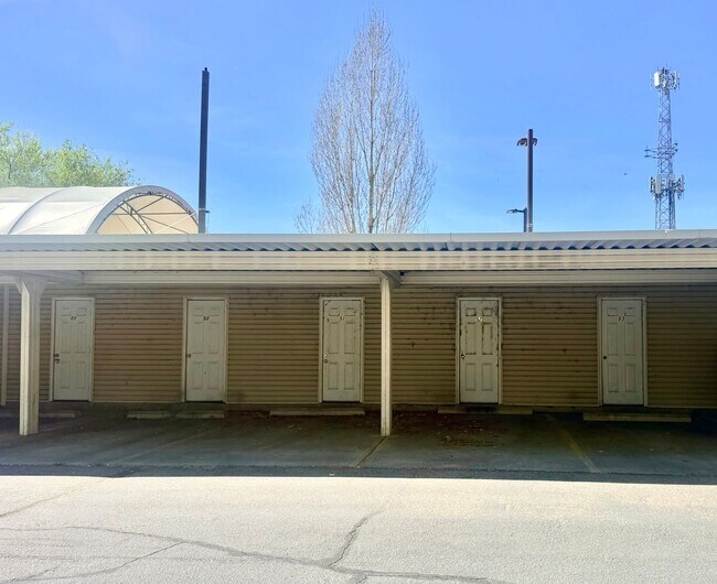 Building Photo - Charming 3-Bedroom Condo in Franklin Park – Prime Provo Location