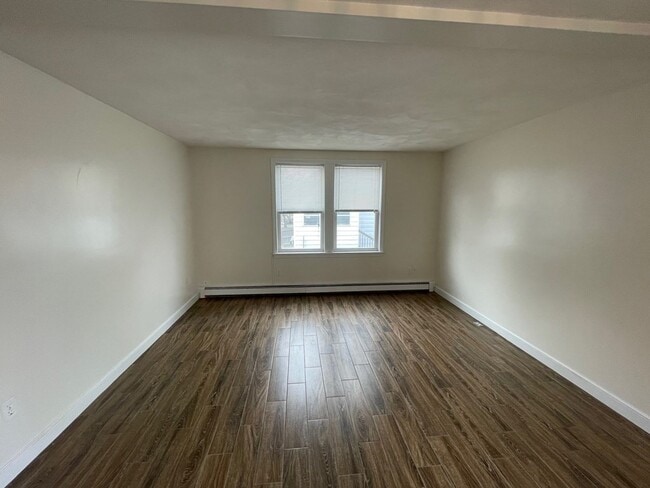 Building Photo - 32 Lincoln Rd