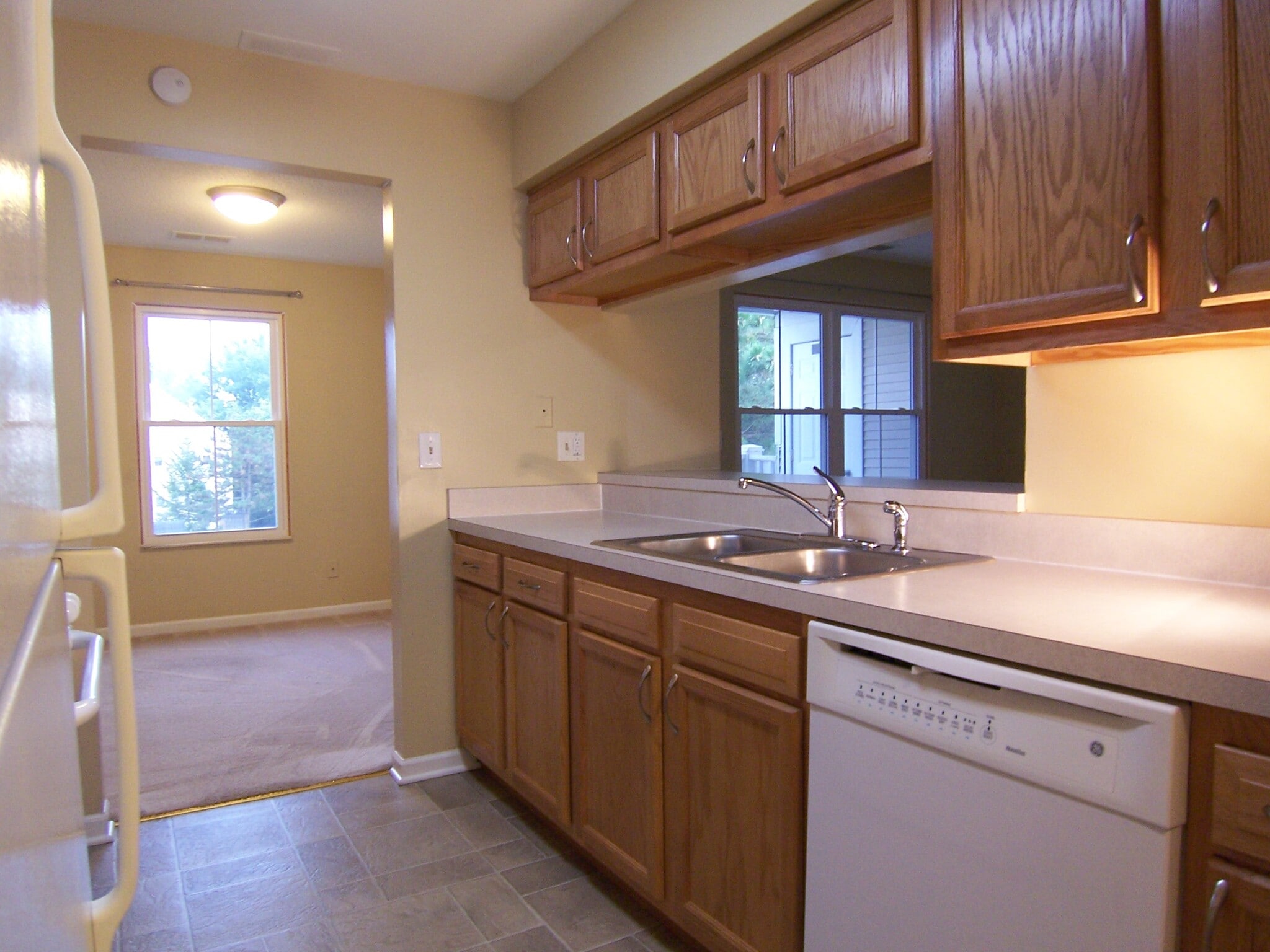 Kitchen - 109 Fieldcrest St