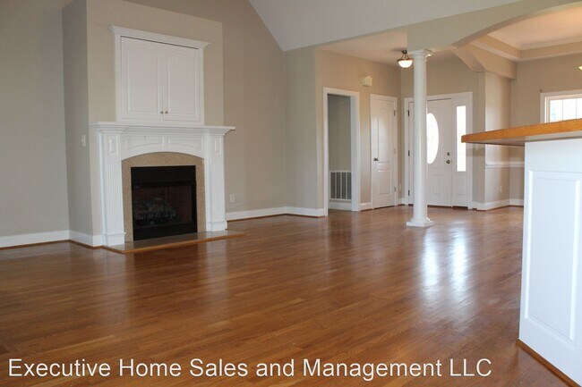 Building Photo - 3 br, 2 bath House - 201 Maddux Dr