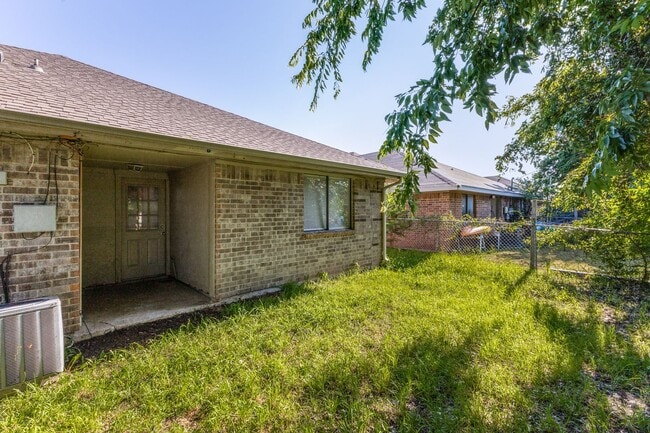 Building Photo - 7406 Amherst Dr