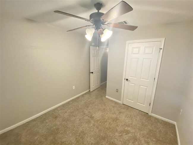 Building Photo - 16802 Gravesend Rd