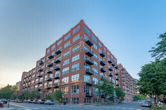 Building Photo - 1500 W Monroe St