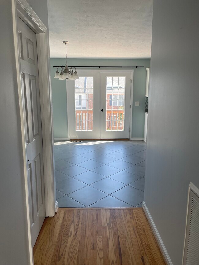 Building Photo - 696 Wyndhurst Dr