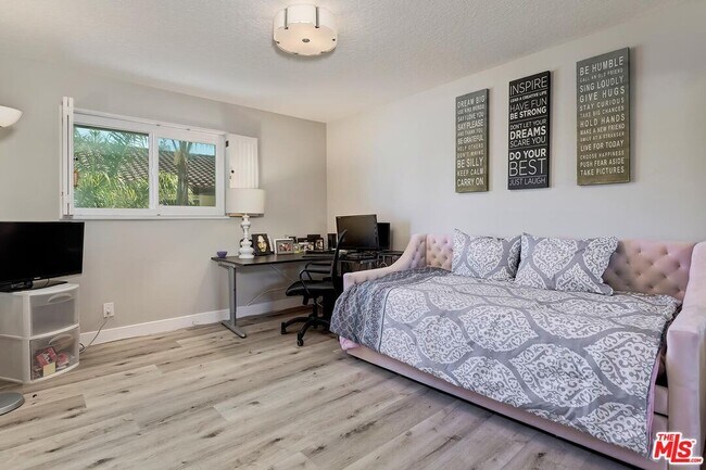 Building Photo - 10754 Garland Dr