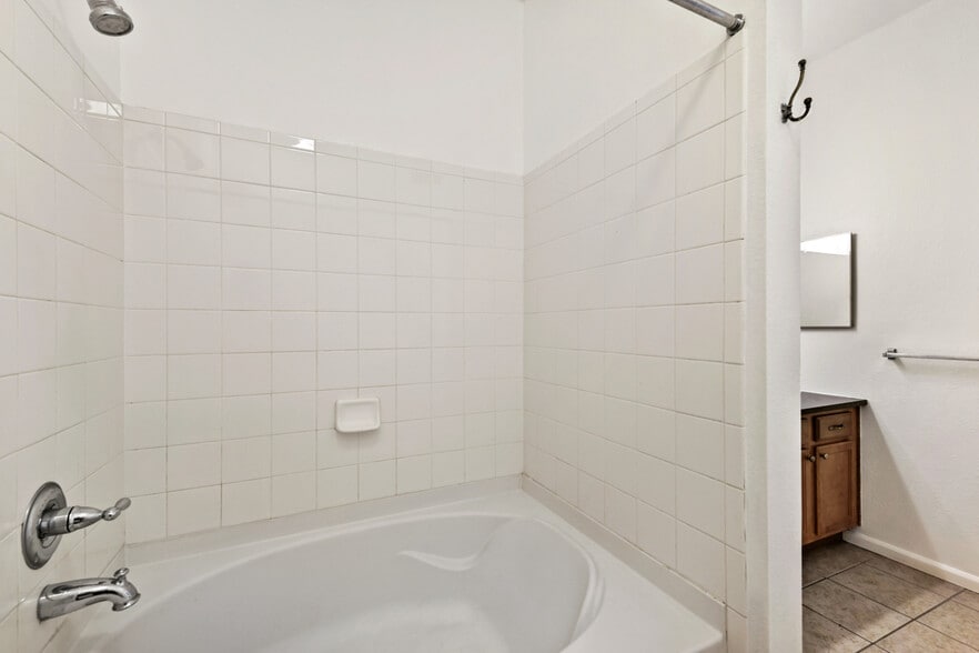 Building Photo - 3000 Blue Sky Cir