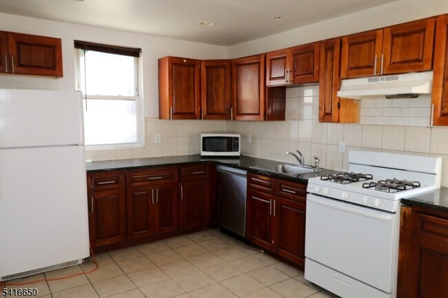 Building Photo - 524 Mulberry St
