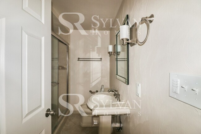 Building Photo - Charming 3BR 2BA Home