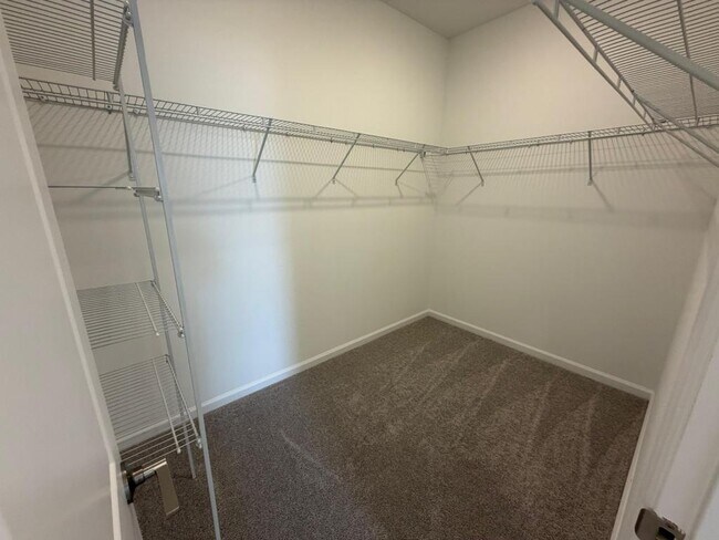 Building Photo - 4371 Vibernum Ave