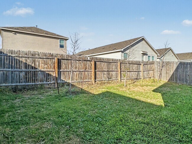Building Photo - Comfortable 3-Bedroom/2-Bath in Growing Far Northwest