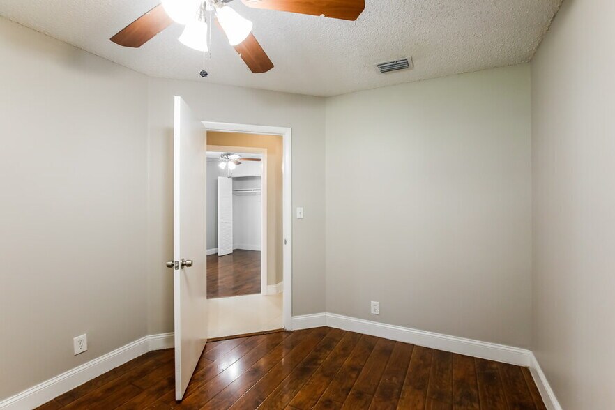 Building Photo - 1558 NW 7th Ln
