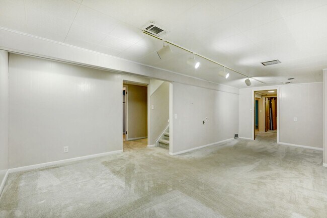 Building Photo - 789 S Hudson St