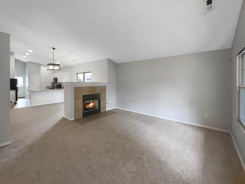 Building Photo - 9296 Polaris Green Dr