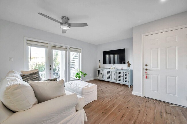 Building Photo - 4728 Beach Dr SE