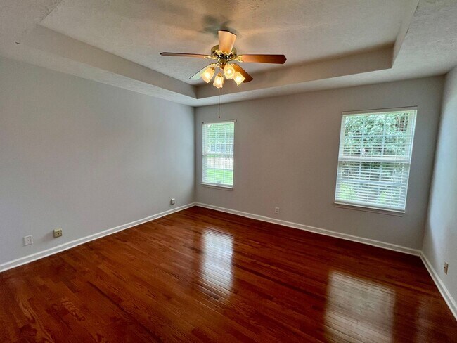 Building Photo - 3 bed, 2 Bath, Garage + Screened Back Porch, Near Cason Ln