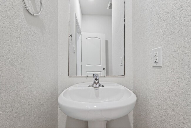 Building Photo - 228 Elm Patch Dr