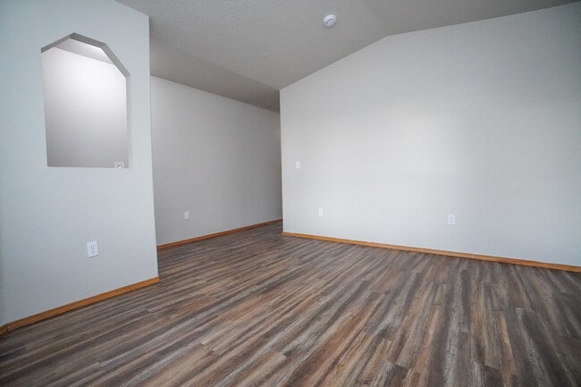 Building Photo - 79 E 2nd St N