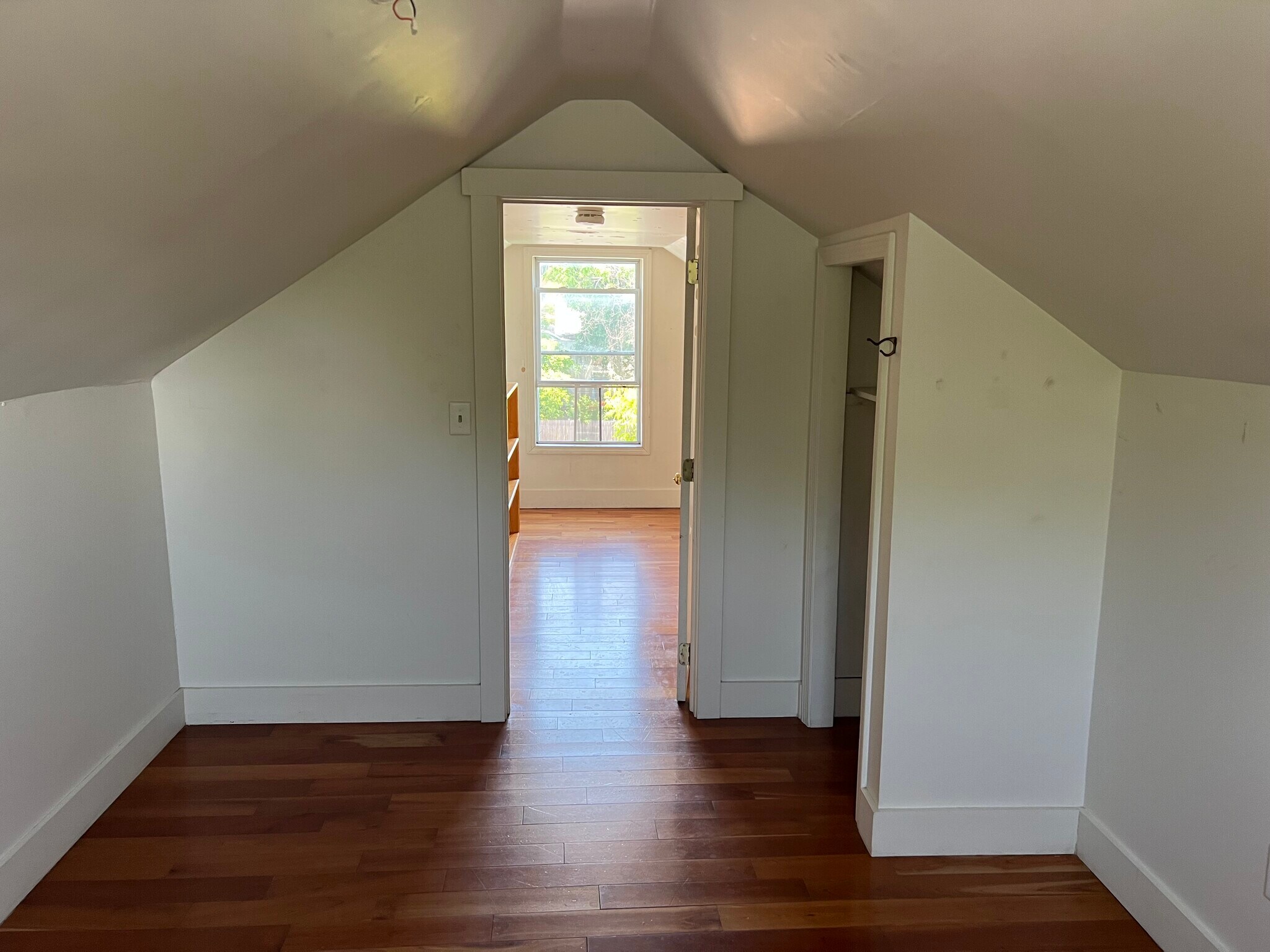 Building Photo - 196 Pine St