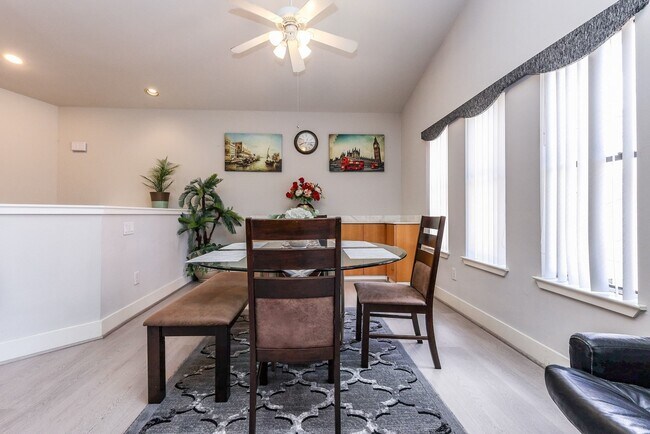 Building Photo - 9715 Riddlewood Ln
