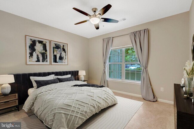 Building Photo - 1701 Lake Shore Crest Dr