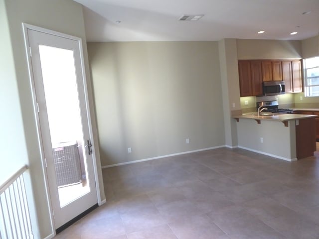 Building Photo - Beautiful 2 Bed 2.5 Bath Condo in San Marcos