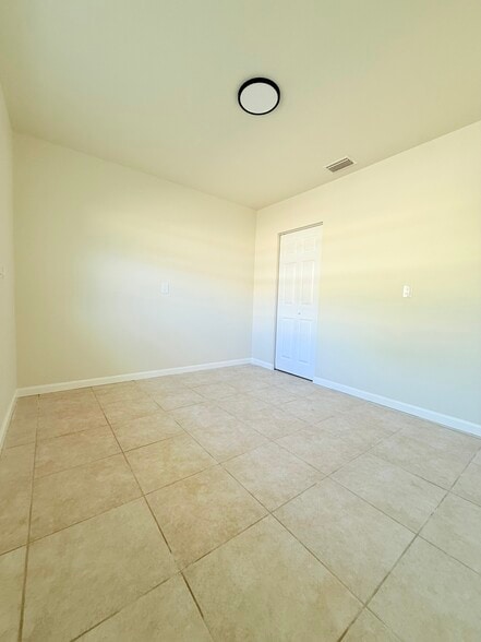 Building Photo - 7000 Hibiscus Ave S