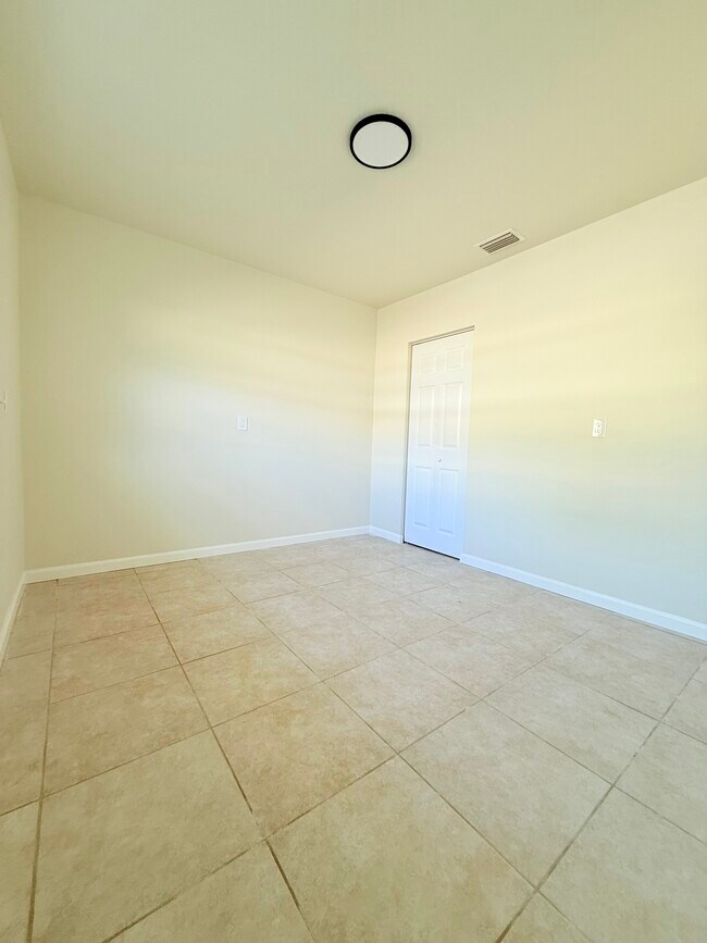 Building Photo - 7000 Hibiscus Ave S