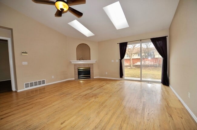 Building Photo - CDA Place Neighborhood- 4 bed with basement, cul de sac