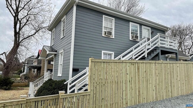 Building Photo - 213 Douglas Ave
