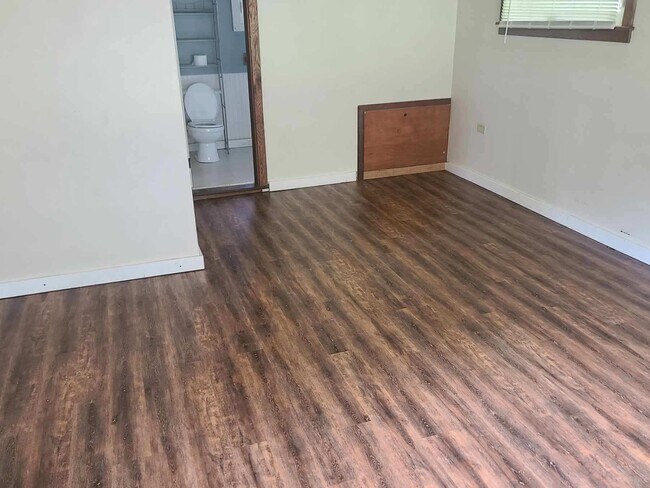 Building Photo - 1850 Hays Ln