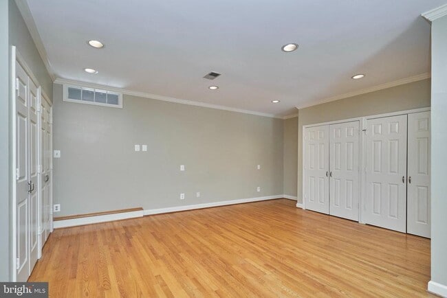 Building Photo - 500 Springvale Rd